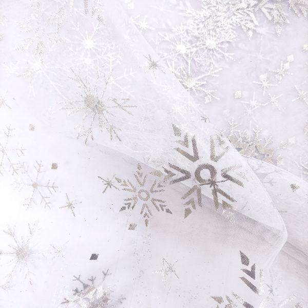 Снежинки фольга на белоснежном еврофатине